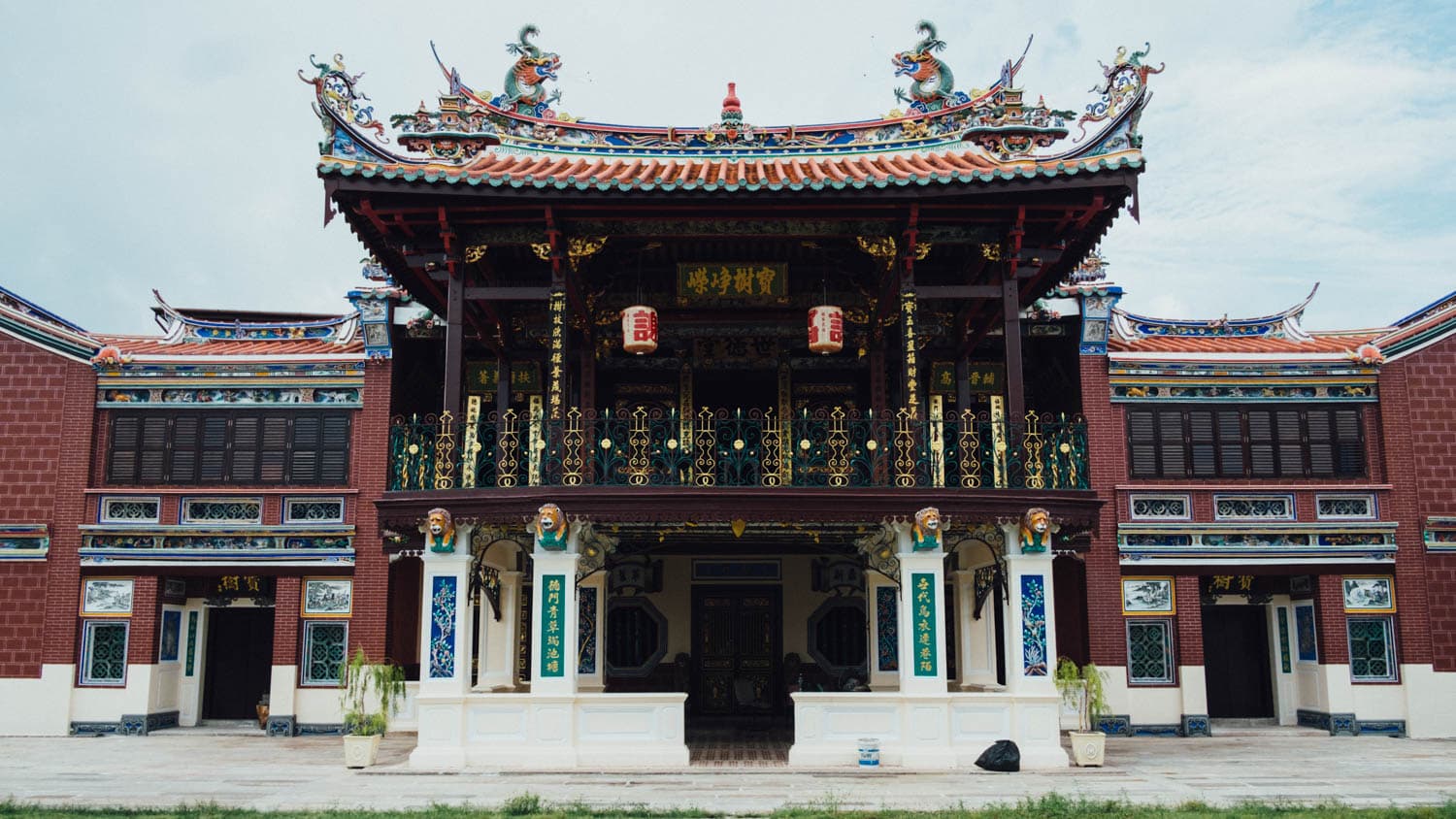 The colourful facade of a Chinese clan temple